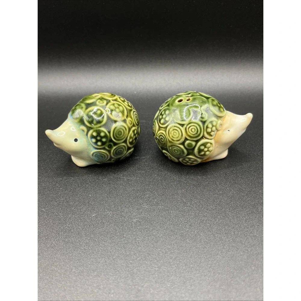 Vtg Green Hedgehog‎ Pottery Glaze Salt & Pepper Shakers Vtg 1.5